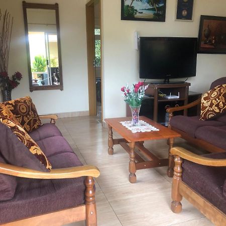 Mountain Lodge Anse Volbert Village Extérieur photo