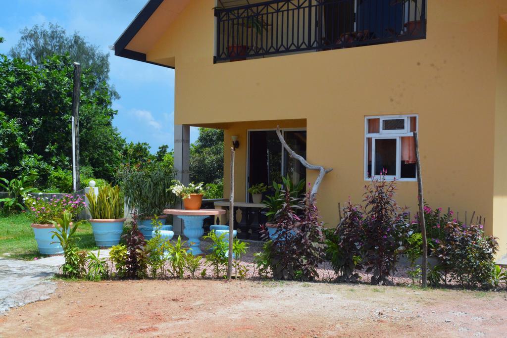 Mountain Lodge Anse Volbert Village Extérieur photo