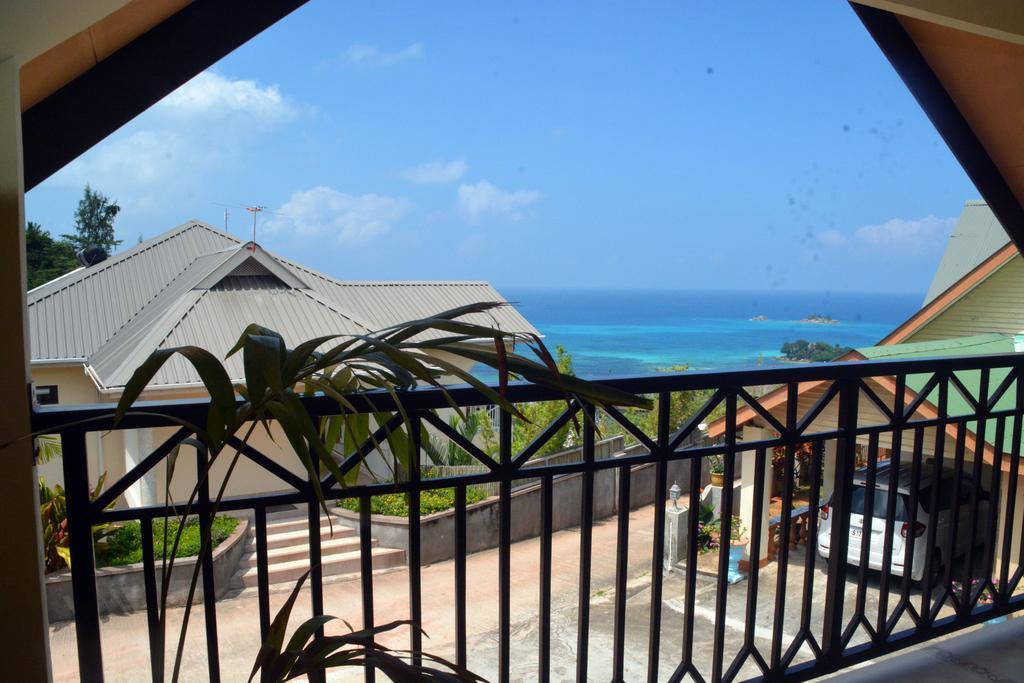 Mountain Lodge Anse Volbert Village Extérieur photo