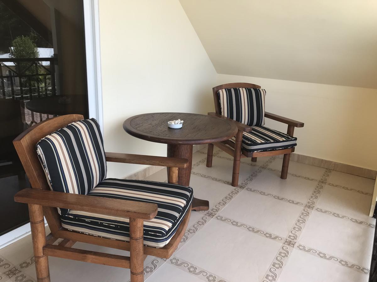 Mountain Lodge Anse Volbert Village Extérieur photo