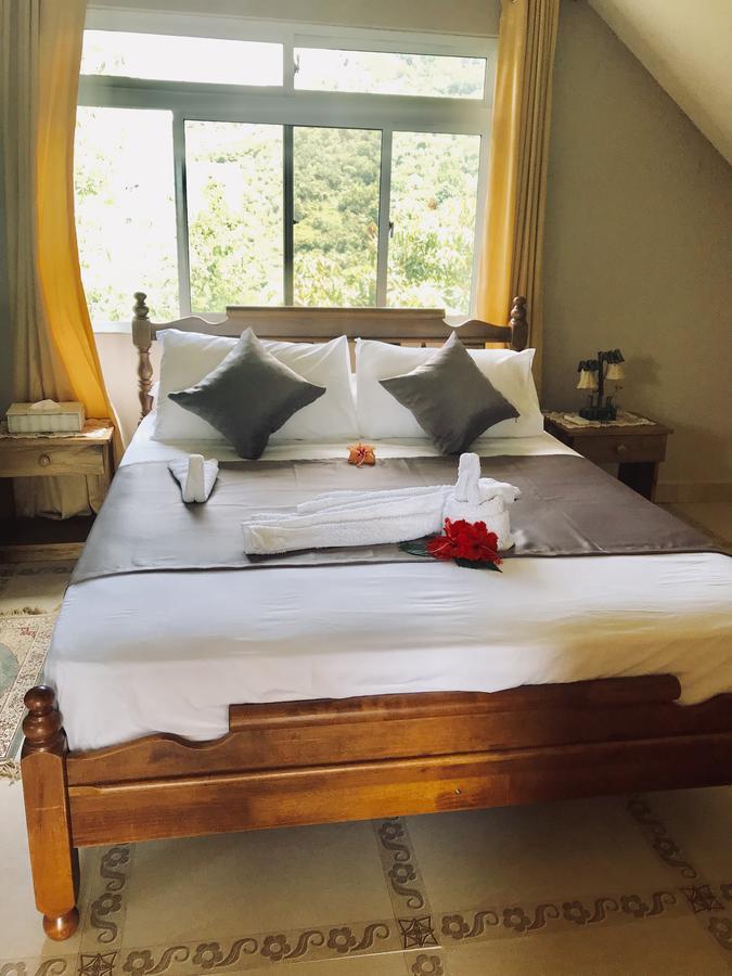Mountain Lodge Anse Volbert Village Extérieur photo