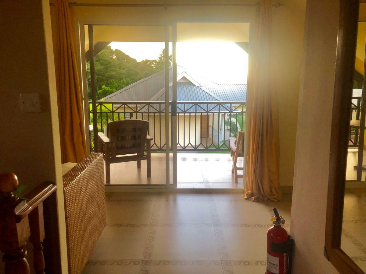 Mountain Lodge Anse Volbert Village Extérieur photo