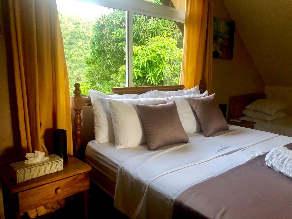Mountain Lodge Anse Volbert Village Extérieur photo