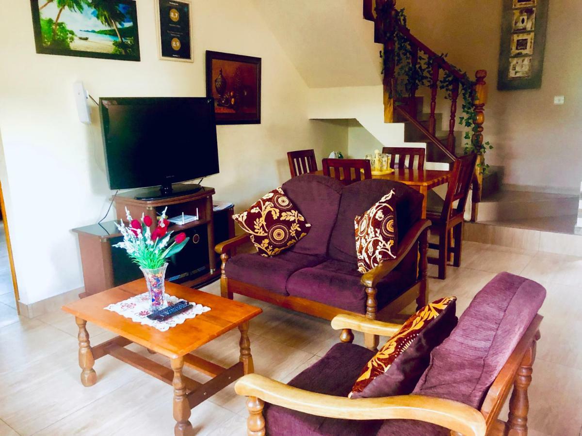 Mountain Lodge Anse Volbert Village Extérieur photo