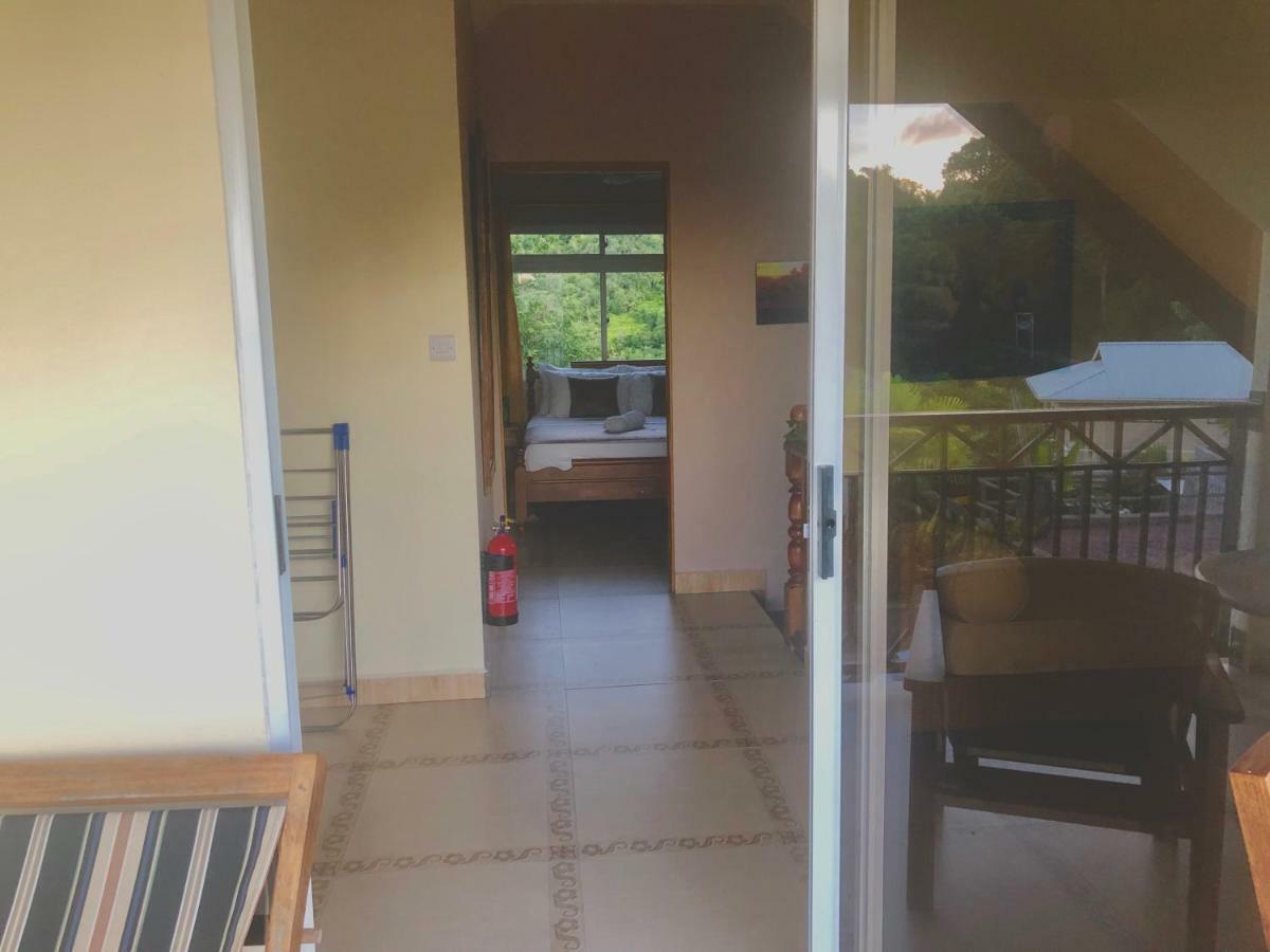 Mountain Lodge Anse Volbert Village Extérieur photo