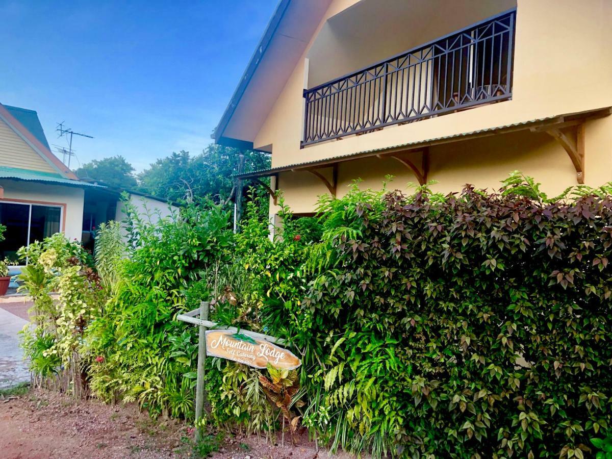 Mountain Lodge Anse Volbert Village Extérieur photo