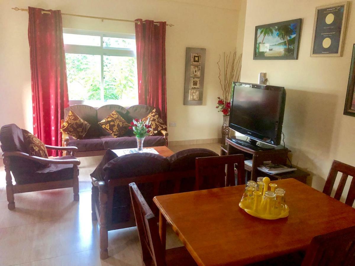 Mountain Lodge Anse Volbert Village Extérieur photo