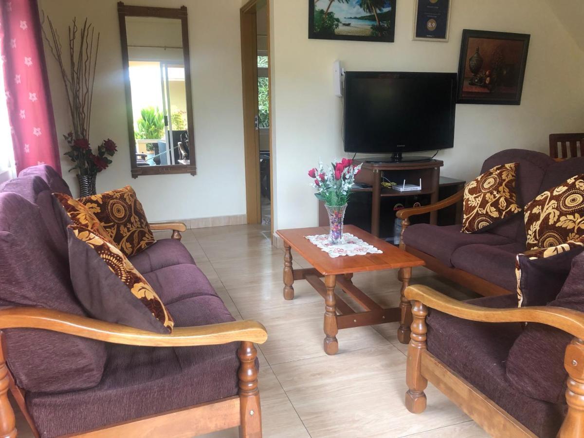 Mountain Lodge Anse Volbert Village Extérieur photo