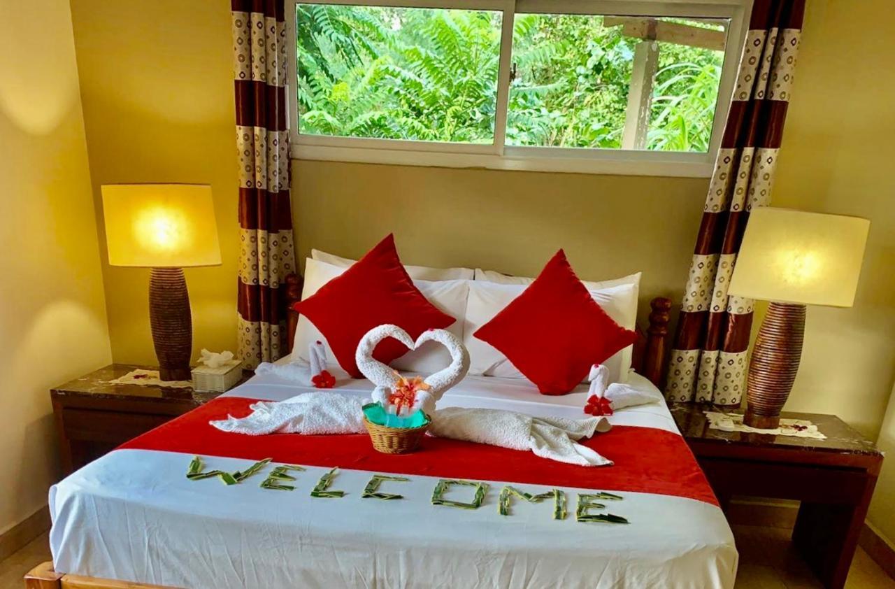 Mountain Lodge Anse Volbert Village Extérieur photo